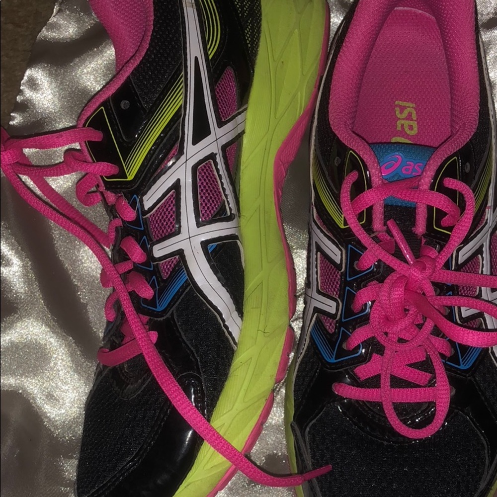 Shoes - Picture 5 of 5